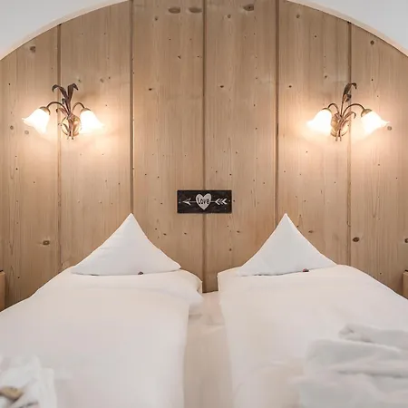 Veronika Aparthotel 4*