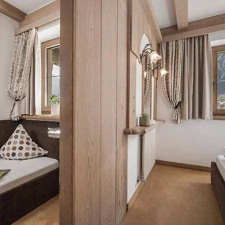 Veronika Aparthotel 4*