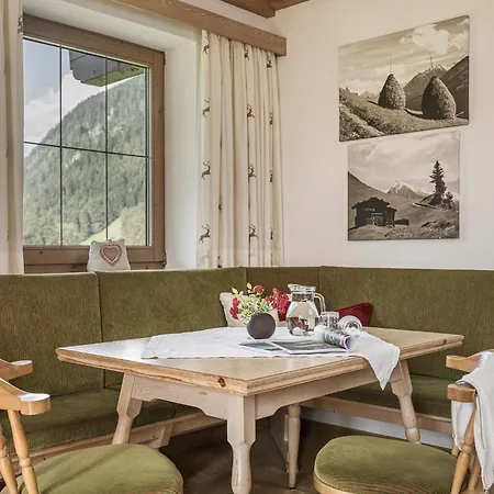 Veronika Aparthotel 4*